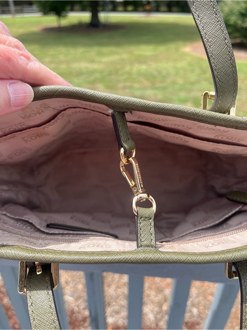 Michael Michael Kors Olive Green Leaf-print hand bag - Picture 5 of 9